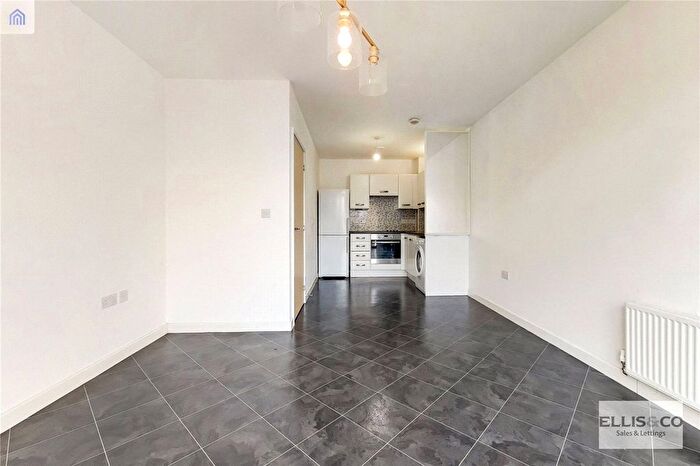 1 Bedroom Flat To Rent In Grantham House, Taywood Road, Northolt, UB5