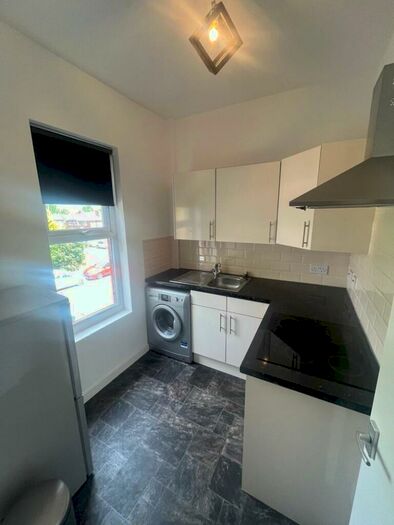 1 Bedroom Flat To Rent In Burton Road, Manchester, M20