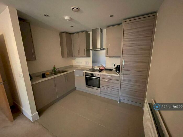 2 Bedroom Flat To Rent In Upper Terrace Road, Bournemouth, BH2