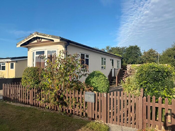 1 Bedroom Mobile Home For Sale In West Common, Langley, Southampton, Hampshire, SO45