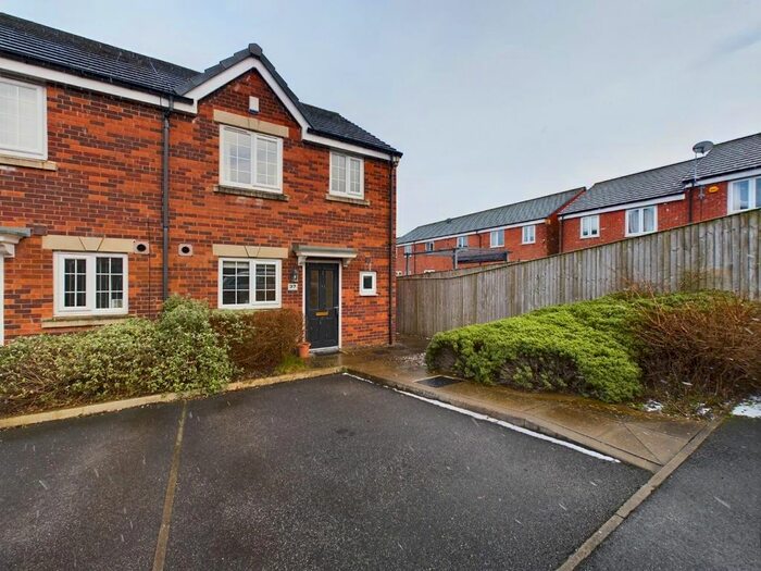 3 Bedroom Property To Rent In Plantation Drive, Bradford, BD9