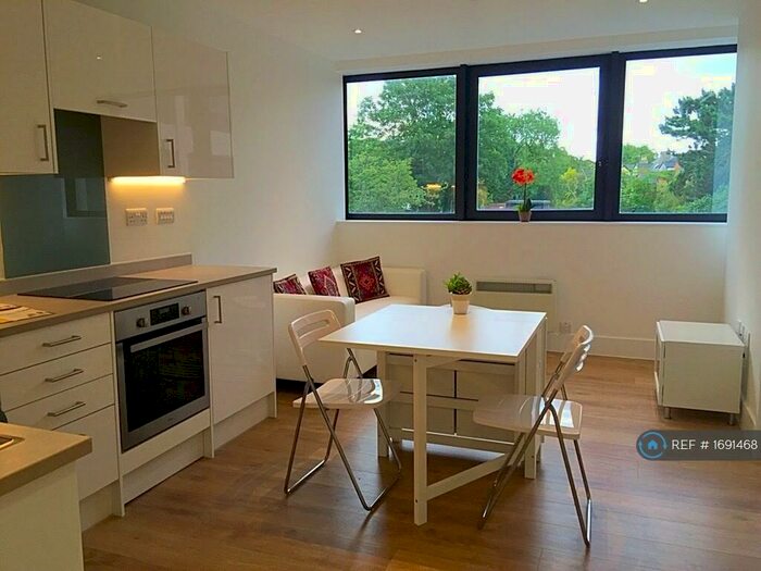 1 Bedroom Flat To Rent In Hanover House, Reading, RG1