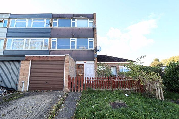 4 Bedroom End Of Terrace House For Sale In Arrow Place, Milton Keynes, MK2