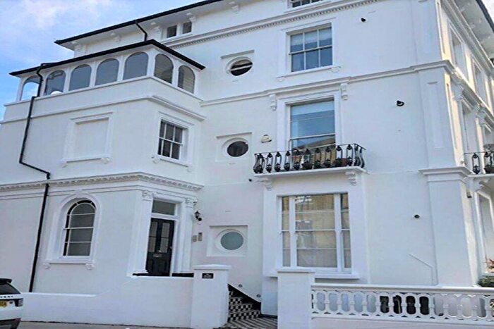 2 Bedroom Flat To Rent In College Crescent, Swiss Cottage, NW3