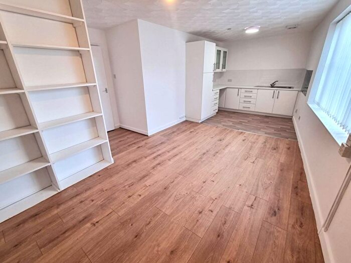 3 Bedroom Flat To Rent In East Avenue, Bedwas, Caerphilly, CF83