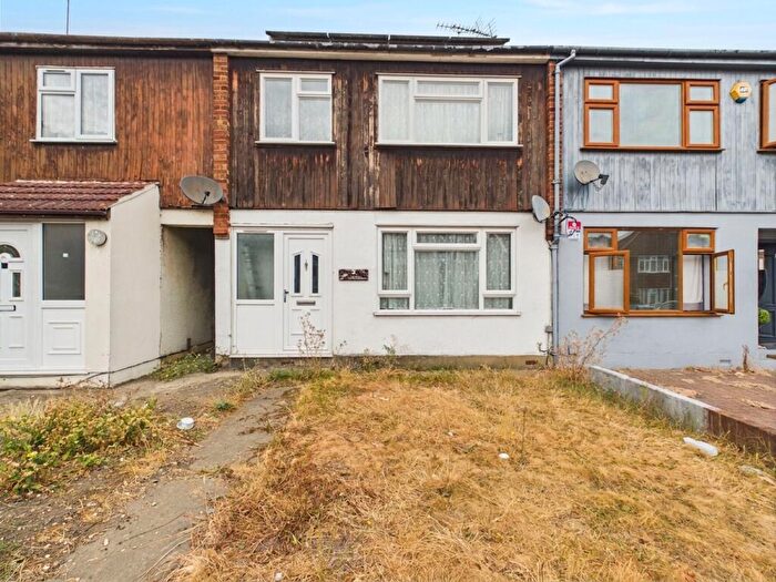 3 Bedroom Terraced House For Sale In Rushdon Close, Grays, RM17