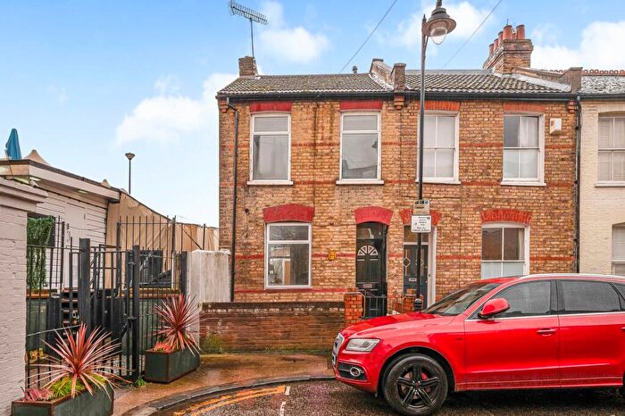 3 Bedroom Terraced House To Rent In Cold Harbour, Blackwall, E14