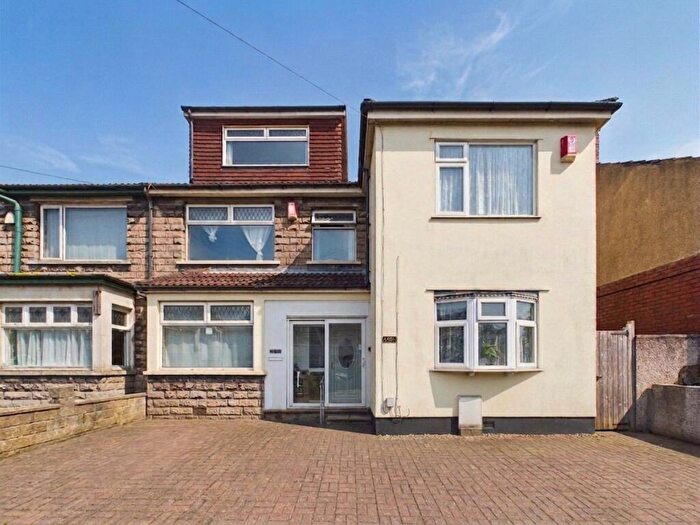 6 Bedroom End Of Terrace House For Sale In Lodge Causeway, Fishponds, Bristol, BS16