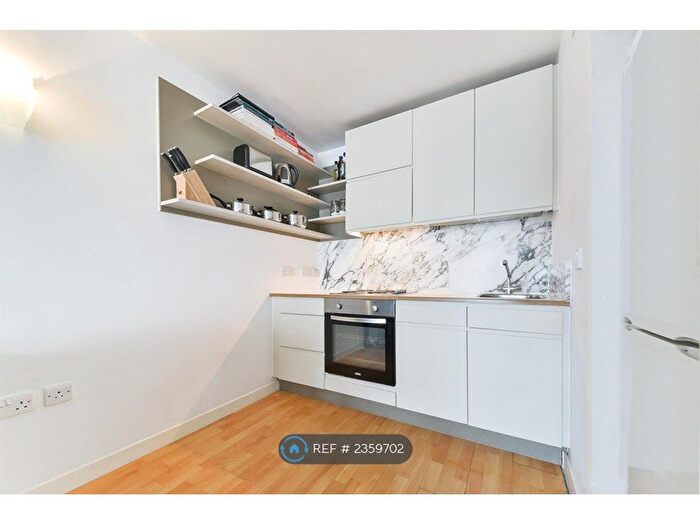 2 Bedroom Flat To Rent In Arizona Building, London, SE13