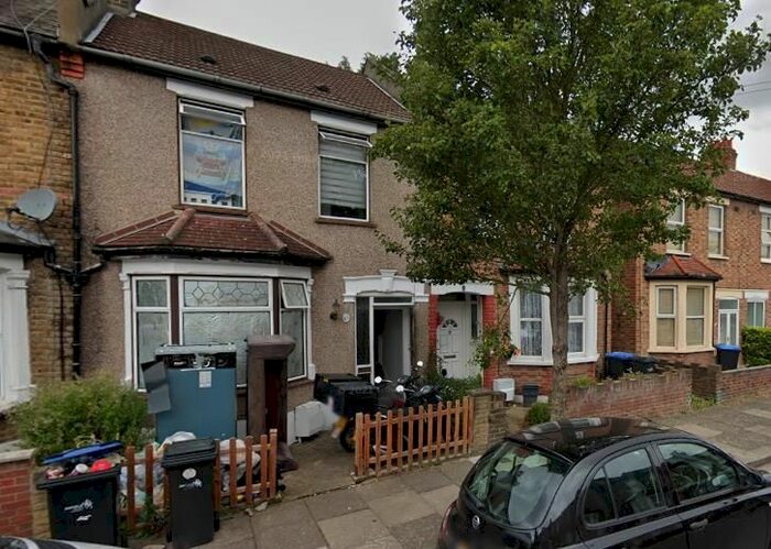 5 Bedroom Property To Rent In Oxford Road, Enfield, EN3