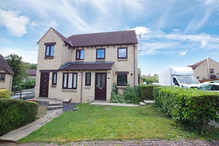 3 Bedroom Semi-Detached House To Rent In Roebuck Close, Royal Wootton Bassett, Swindon, SN4