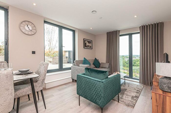 2 Bedroom Flat To Rent In Springwell Gardens, Whitehall Road, Leeds, LS12