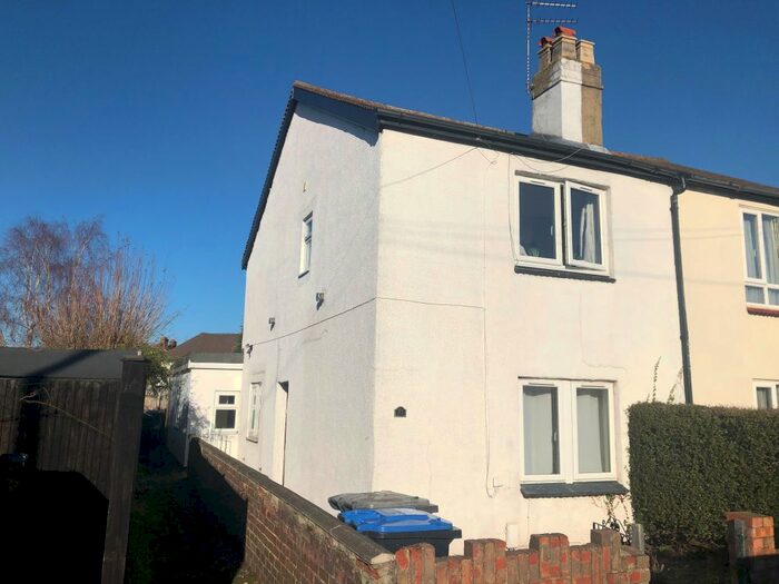 5 Bedroom Property To Rent In Crown Street, Egham, TW20