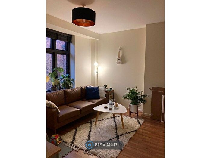 2 Bedroom Flat To Rent In Lockhart Road, Watford, WD17