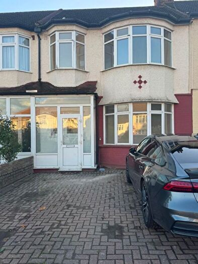 4 Bedroom Terraced House To Rent In Hedge Lane, London, N13