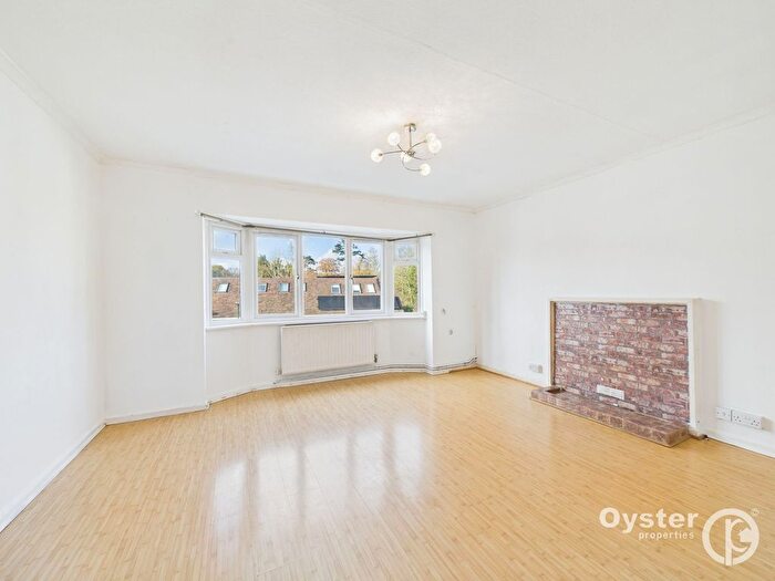 2 Bedroom Flat To Rent In Severn Drive, Enfield, EN1