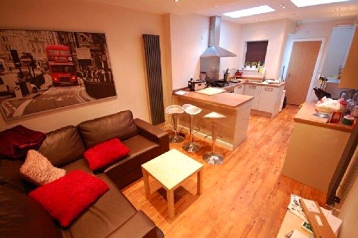 5 Bedroom House To Rent In George Road, Selly Oak, Birmingham, West Midlands, B29