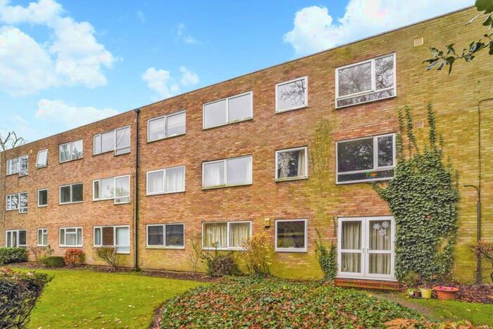 2 Bedroom Flat To Rent In Weybridge, Surrey, KT13