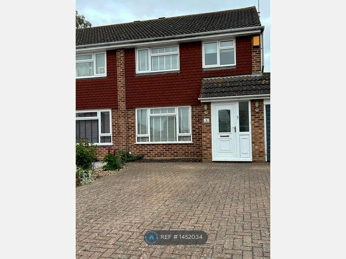 3 Bedroom Semi-Detached House To Rent In Lower Close, Aylesbury, HP19