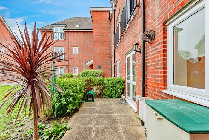 1 Bedroom Flat For Sale In North Road, Crawley, RH10