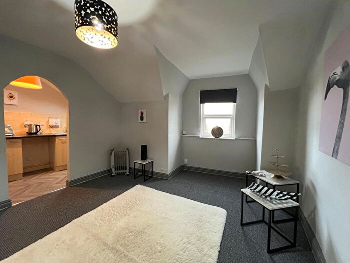 1 Bedroom Flat To Rent In Hollyshaw Lane, Leeds, LS15