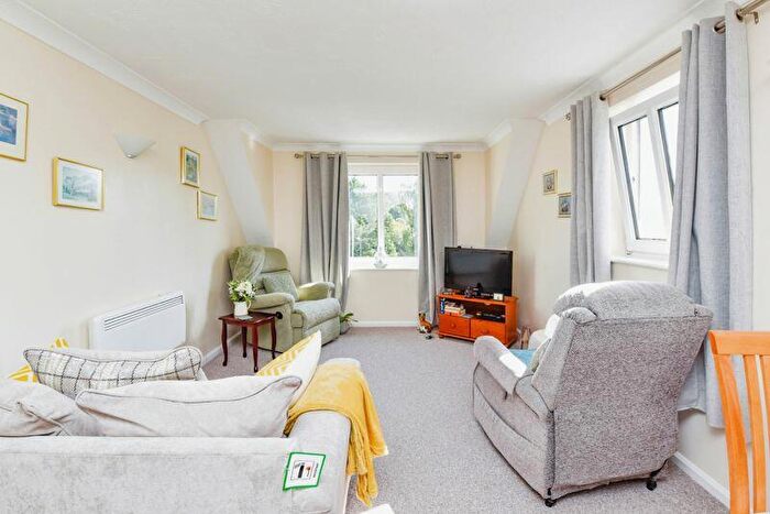 1 Bedroom Flat For Sale In Regal Court (Warminster), Warminster, BA12