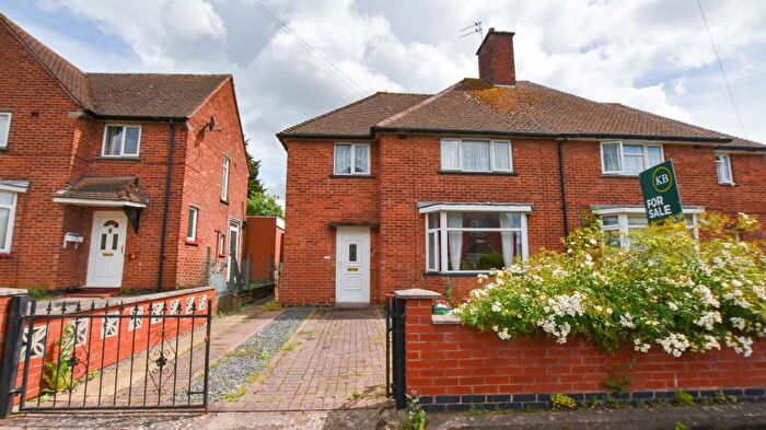 3 Bedroom Semi-Detached House For Sale In Davenport Avenue, Oadby, Leicester, LE2