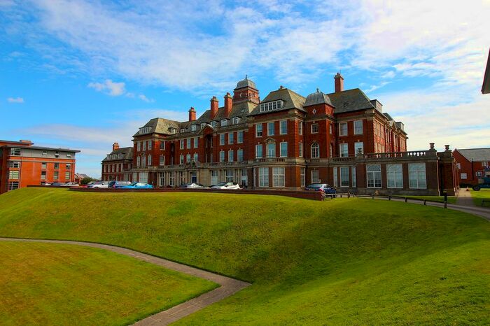 3 Bedroom Flat To Rent In Admiral Point, Queens Promenade, Blackpool, Lancashire, FY2