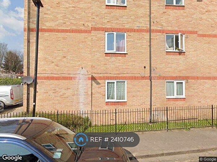 3 Bedroom Flat To Rent In Hounslow, Hounslow, TW3