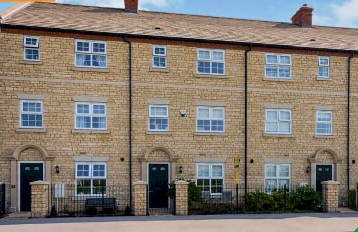 4 Bedroom Town House To Rent In Langton Walk, Stamford, PE9