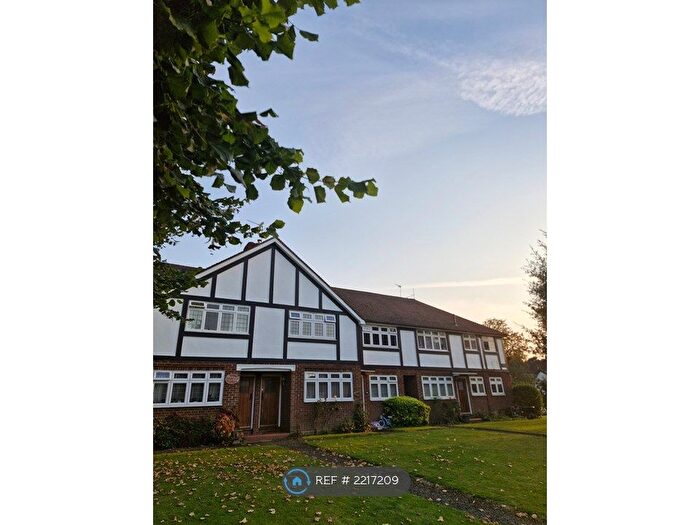 2 Bedroom Maisonette To Rent In Malvern Court, Sutton, Surrey, SM2