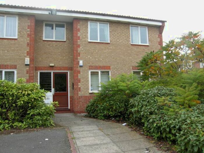 2 Bedroom Flat To Rent In Pickering Close, Leicester, LE4