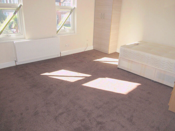 5 Bedroom Terraced House To Rent In St. Peters Road, Reading, Berkshire, RG6