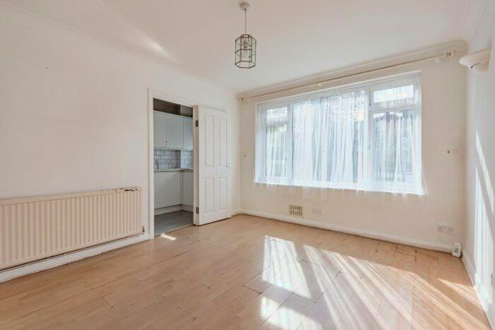 1 Bedroom Flat To Rent In Bromley Road, Beckenham, BR3
