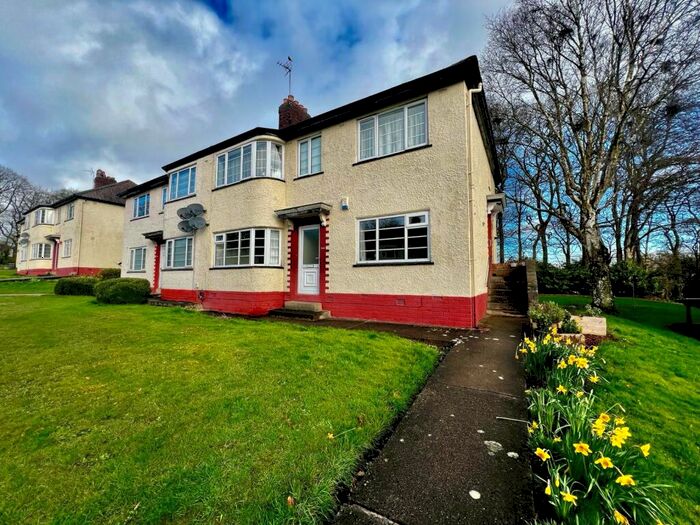 2 Bedroom Flat To Rent In Redesdale Gardens, Leeds, West Yorkshire, LS16