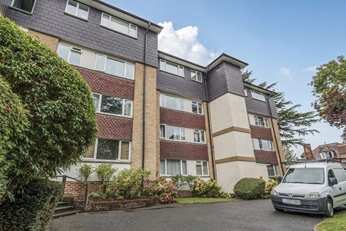 2 Bedroom Flat To Rent In Park Hill Road, Shortlands, Kent, BR2