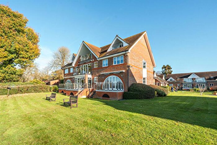 3 Bedroom House To Rent In Andrews Reach, Bourne End, SL8