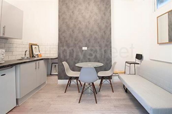 1 Bedroom Flat To Rent In Camden High Street, London, NW1