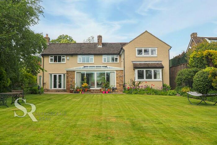 5 Bedroom Detached House For Sale In Crossings Road, Chapel-En-Le-Frith, SK23