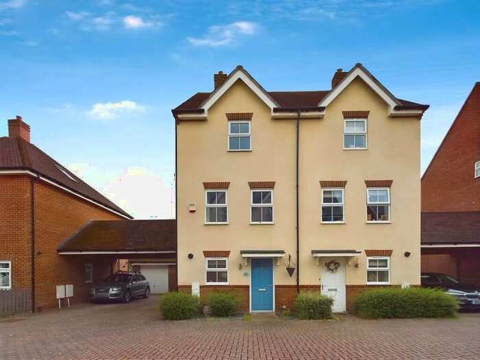 4 Bedroom Semi-Detached House To Rent In Ellis Road, Broadbridge Heath, RH12