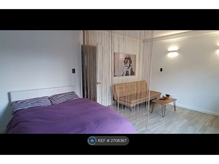 Studio To Rent In Great Suffolk Street, London, SE1