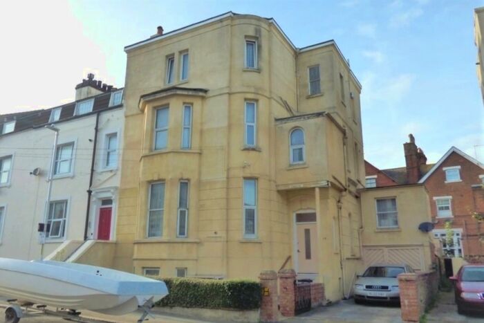 2 Bedroom Flat To Rent In Victoria Grove, Folkestone, Kent, CT20