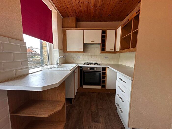 2 Bedroom End Of Terrace House To Rent In Willow View, Sowerby Bridge, HX6