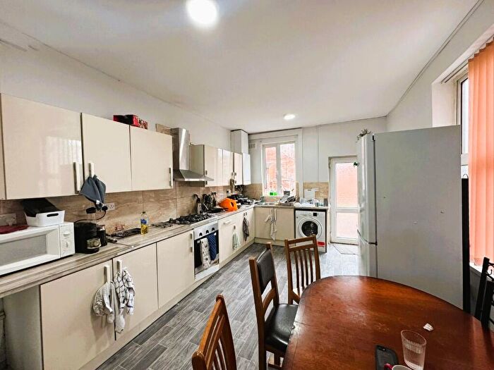 7 Bedroom Semi-Detached House To Rent In Park Road, Nottingham, Nottinghamshire, NG7