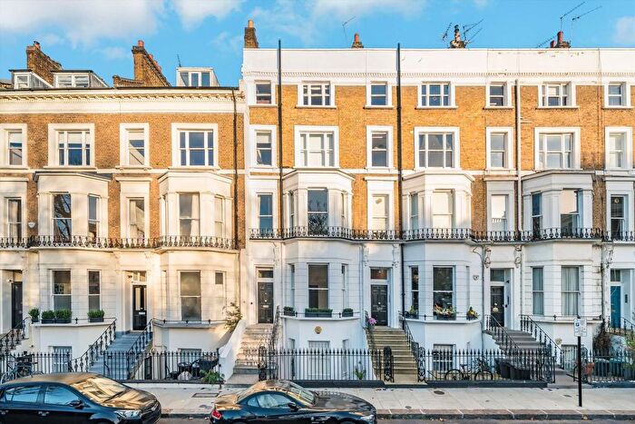 3 Bedroom Maisonette To Rent In St. James's Gardens, Holland Park, W11