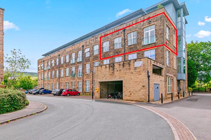 2 Bedroom Flat For Sale In Mill Fold, Addingham, Ilkley, West Yorkshire, LS29