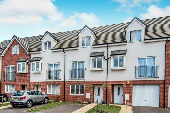4 Bedroom Town House To Rent In Champion Way, Bedford, MK42