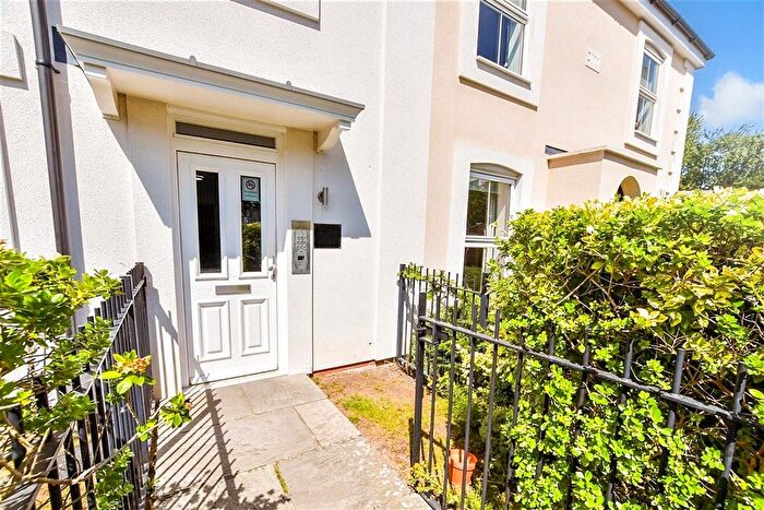 1 Bedroom Flat For Sale In Warren Road, Reigate, Surrey, RH2