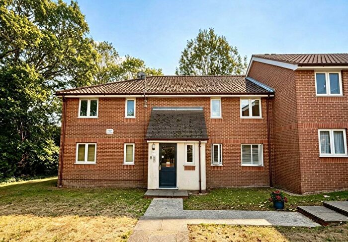 1 Bedroom Flat To Rent In Greenside Close, London, N20