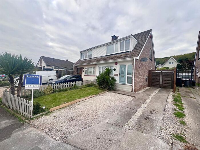3 Bedroom Semi-detached House For Sale In Pilgrims Way, Worle Hillside - No Chain!, BS22